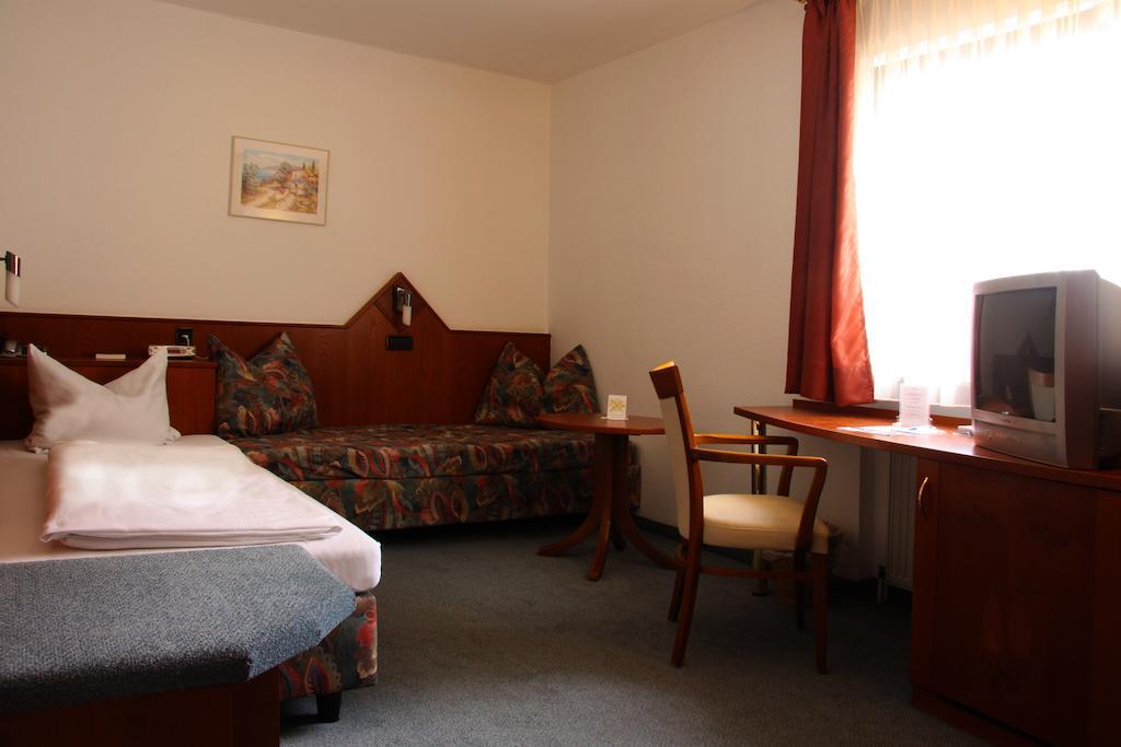 Hotel zur Pfalz Kandel Zimmer foto